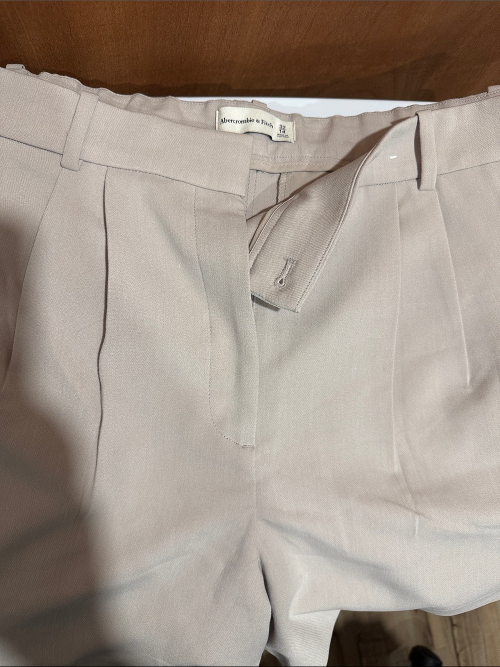 Abercrombie & Fitch Men's Light Cream Pleated Dress Short